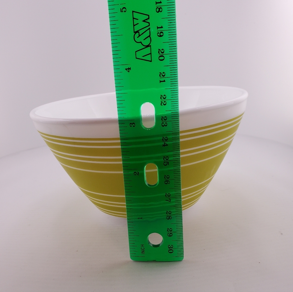 Vintage Charm Pyrex Striped Bowl - Picture 5 of 6
